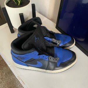 Jordan Men's Black and Blue High-Top Sneakers